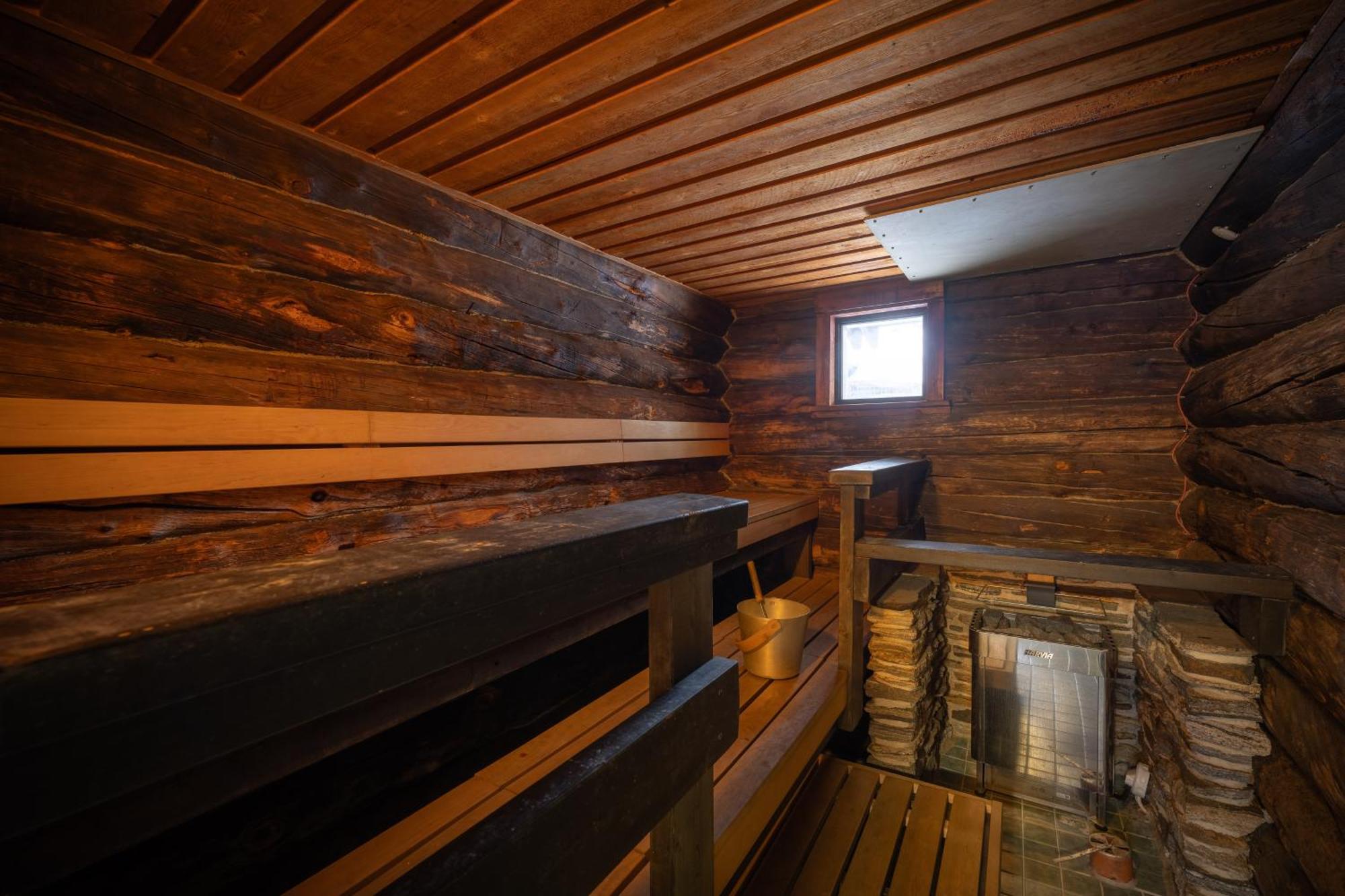 Kuukkeli Log Houses Porakka Inn Saariselkä Exterior foto